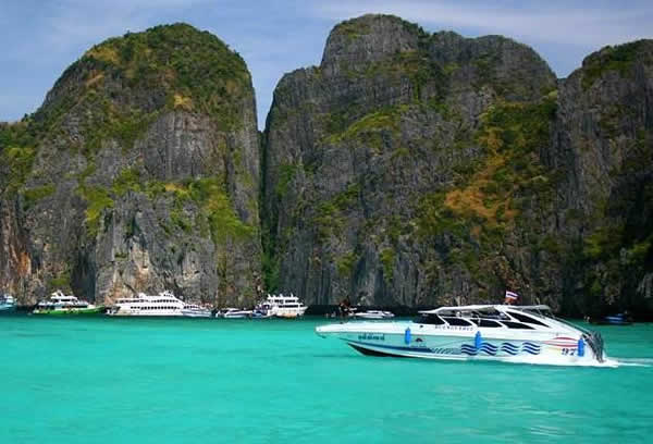 首頁 天堂海灘的潛水之旅 皮皮島屬於甲米,距離普吉島42公里,坐船從